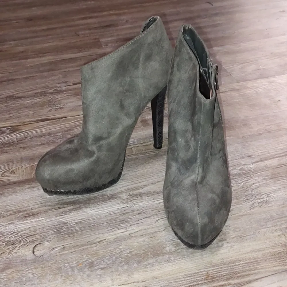 Sofia Vergara Womens Sz 9 Flame Ankle Boots Gray Suede like Zip Stiletto Heel